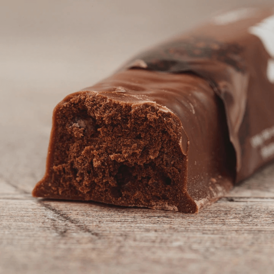 Lycka Schokoriegel Brownie angebissen in der Verpackung