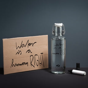 soulbottle water is a human right mit schild