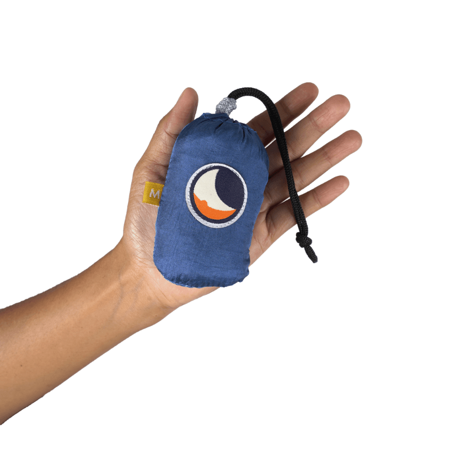 Eco Bag Blue in einer Hand